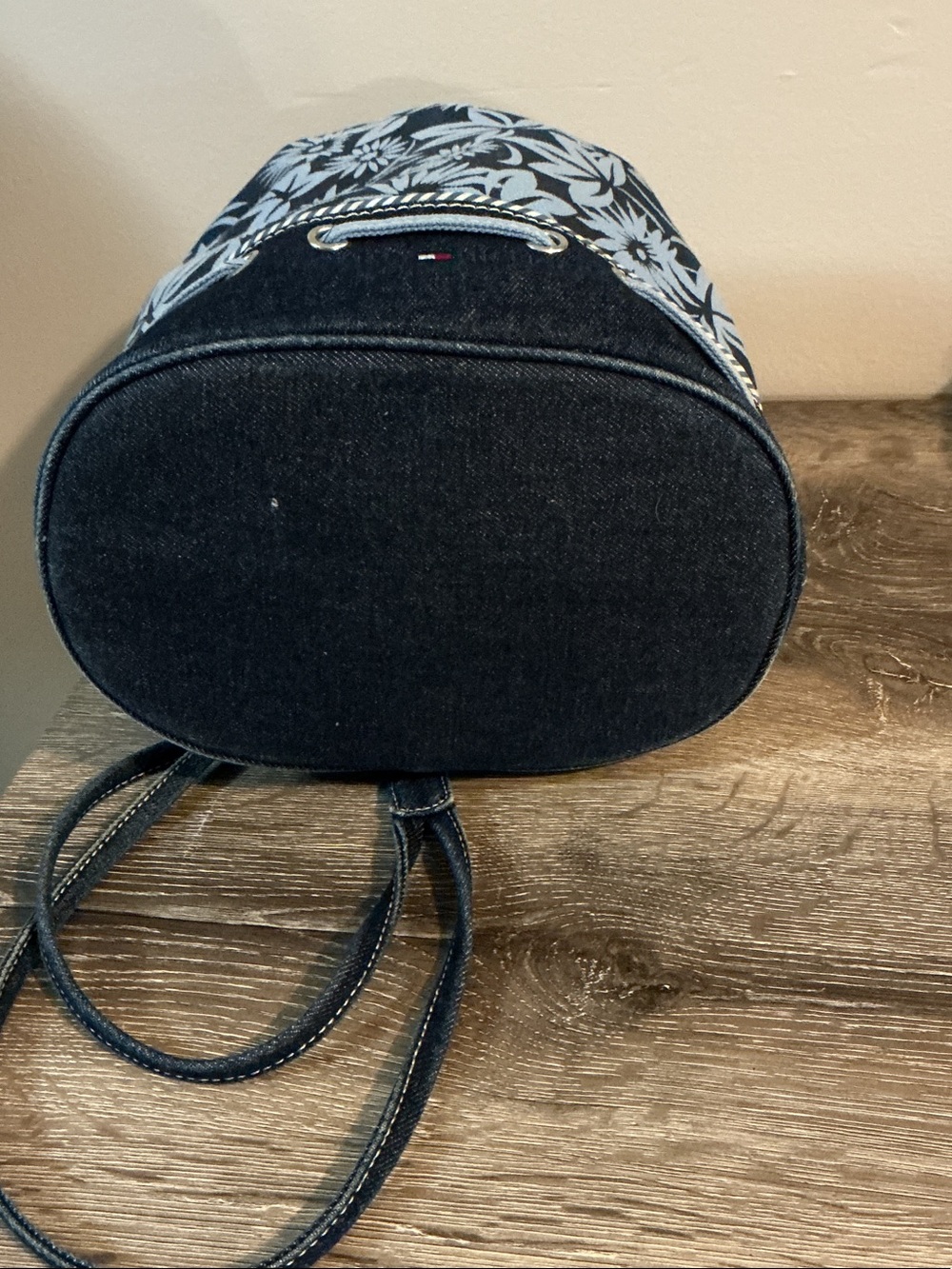 Tommy Hilfiger Navy & Blue Floral Drawstring Denim Backpack 9.25x11.5x6 GUC - Picture 5 of 6